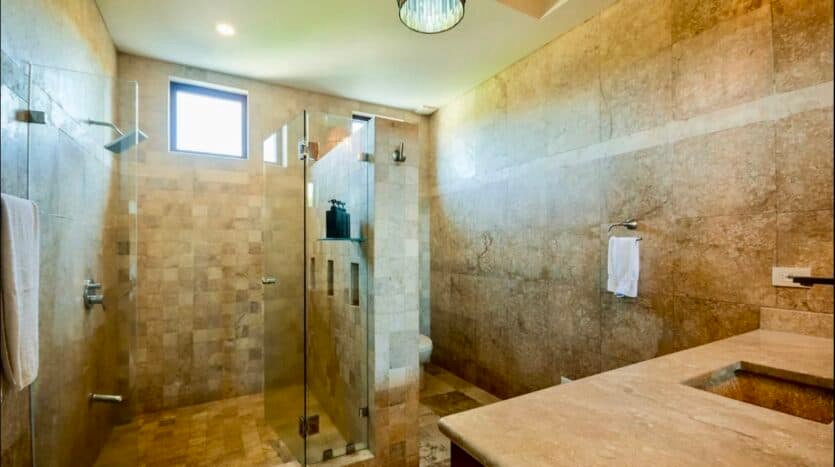 Hermosa 2 bath buk beds