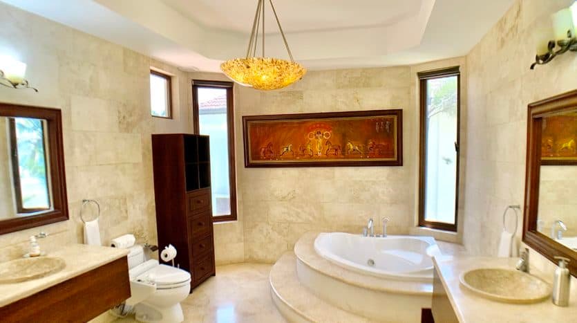 Hermosa 2 bath